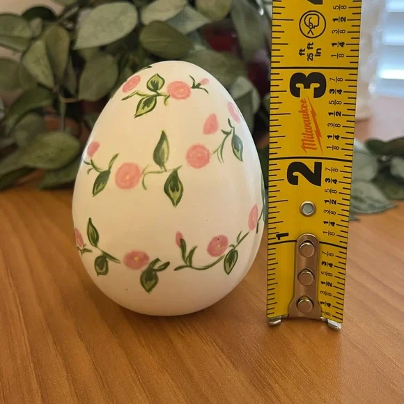 Ceramic Egg with Pink and Green Floral Design Signed Cheri - Picture 5 of 6